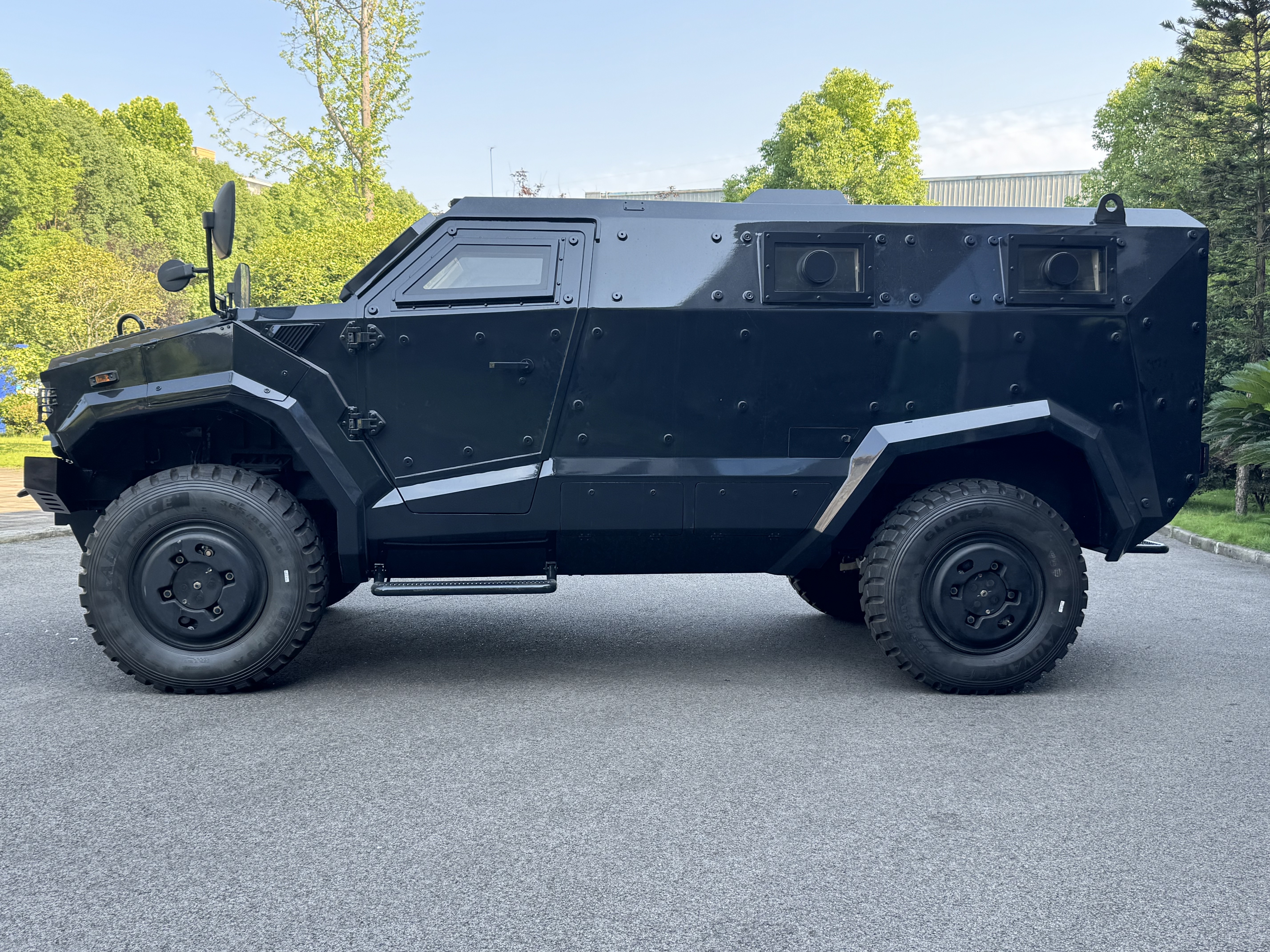 Bulletproof Armored Personnel Carrier