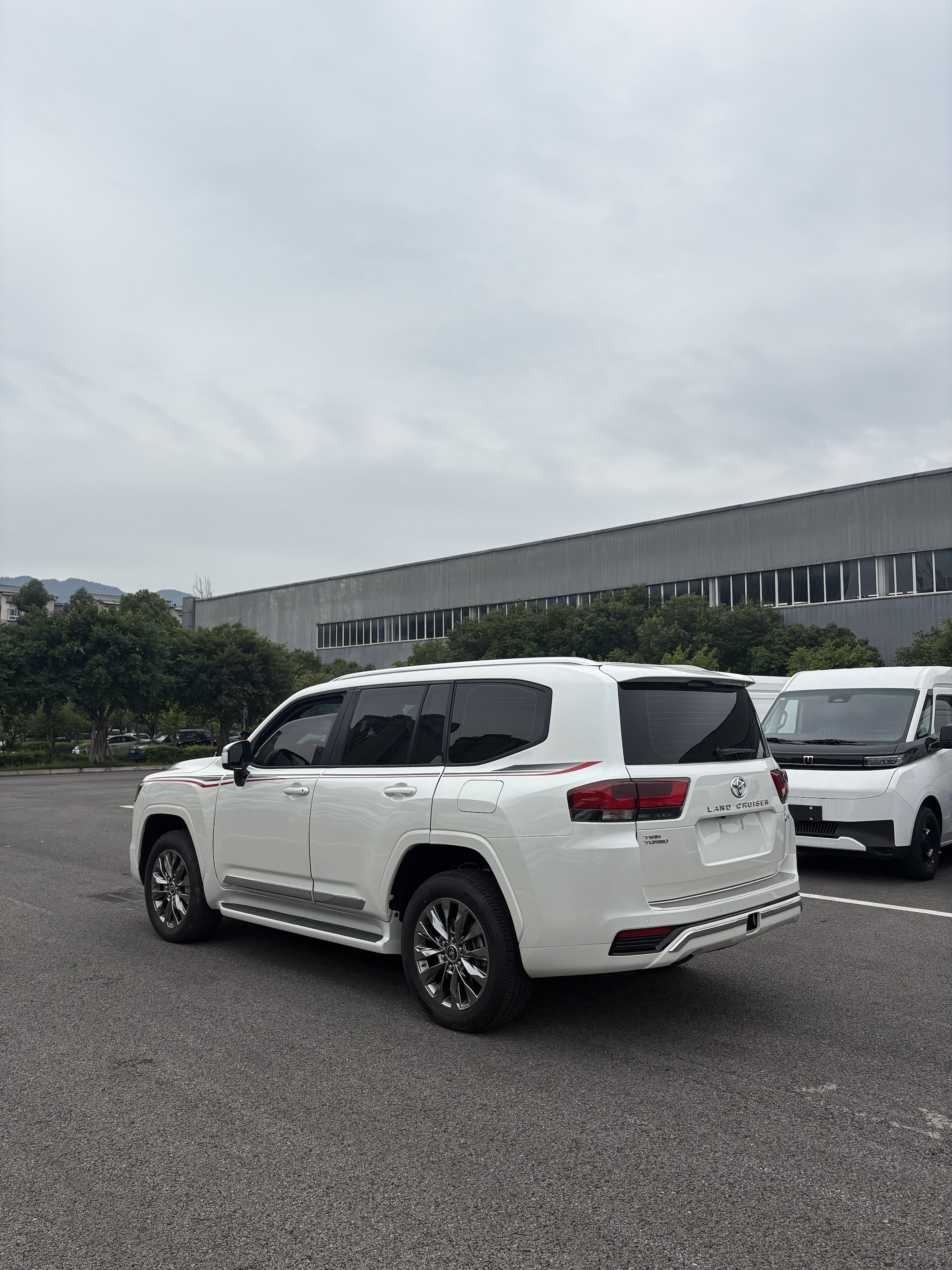 Toyota Land Cruiser 300 