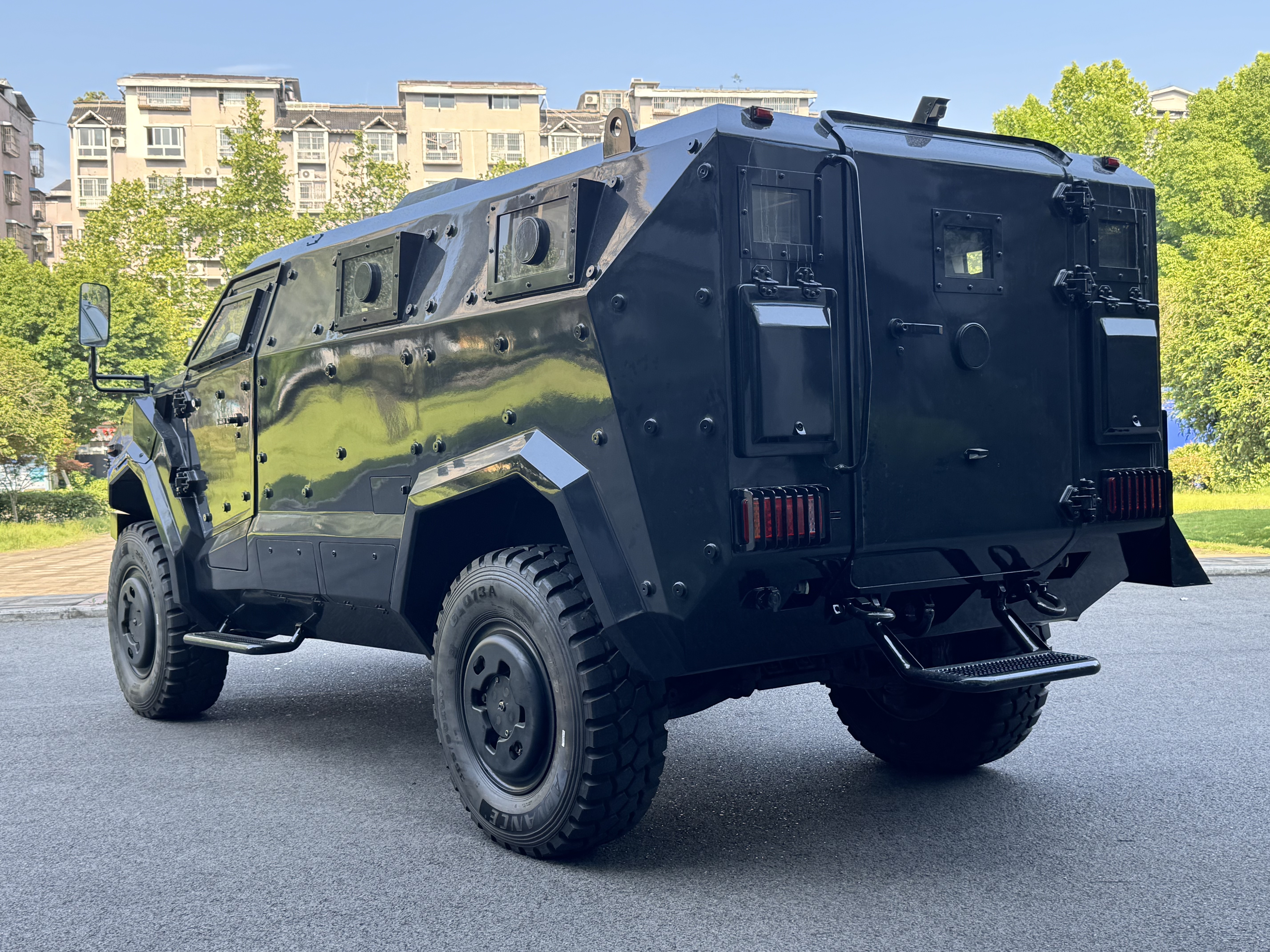 Bulletproof Armored Personnel Carrier